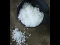 رش الملح على السجاد لإزالة النمل