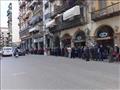 زحام شديد أمام بنك ناصر في بورسعيد