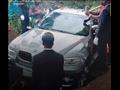 دفن سياسي أفريقي مع سيارته المرسيدس