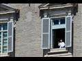 البابا فرنسيس يبارك من نافذة مطلة على ساحة القديس 