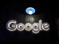 شعار لشركة "غوغل" معروض في منتدى الاقتصاد العالمي 
