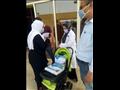 محافظ المنوفية يقدم هدية لأول مولود لأم مصابة بكورونا