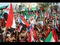 مسيرة في جنوب اليمن رفعت فيها أعلام الإمارات وصور 
