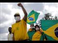 آلاف البرازيليين يتظاهرون رفضًا لبولسونارو بسبب فس