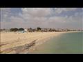 شاطئ أحدى القرى السياحية مغلق وبلا مصطافين  