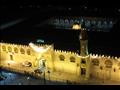 محيط مسجد عمرو بن العاص أثناء أول صلاة تراويح