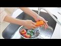 الطريقة الصحيحة لغسل الخضروات والفواكه