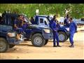 عناصر من الأمن السوداني خارج مقر محكمة في الخرطوم 