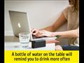 ضع زجاجة ماء على مكتبك