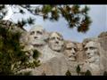جبل راشمور الذي نحتت عليه وجوه أربعة رؤساء أميركيي