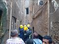 إنقاذ 4 أشخاص والبحث عن آخر انهار عليهم منزل بغرب أسيوط
