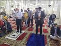 وزير الرياضة يؤدي صلاة الجمعة في مسجد السلام ببورس