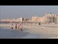 إخلاء تجمعات المواطنين على شواطئ الإسكندرية