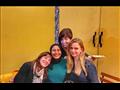 ريهام الشرقاوي مع صديقاتها من جنسيات مختلفة