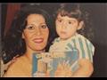مة شلبي ووالدتها زيزي مصطفى