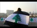 سيدة في موقع انفجار مرفأ بيروت، في العاصمة اللبنان