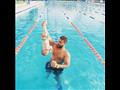 محمد الزغوي مدرب الرضع على السباحة (