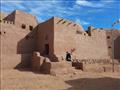 رئيس قطاع الآثار الإسلامية يتفقد مشروع ترميم قرية بلاط الأثرية بالداخلة (4)