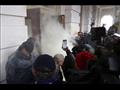 إطلاق الغاز المسيل للدموع أثناء تجمع مثيري الشغب خارج مبنى الكابيتول
