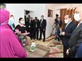 الرئيس السيسي يوزع تابلت هدية لأبناء أسر الإسكان البديل للمناطق غير الآمنة