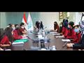 وزيرة البيئة تستقبل وفدا من طلاب مدرسة النيل للعبور