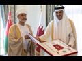أمير قطر وسلطان عمان يتبادلان الأوسمة