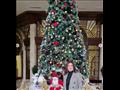 رانيا فريد شوقي بجوار شجرة الكريسماس