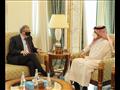 بيل جيتس ووزير خارجية قطر في الدوحة