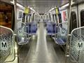عربة مترو فارغة في واشنطن