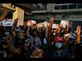متظاهرون ضد الانقلاب العسكري في بورما خلال مسيرة ا