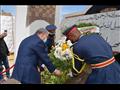 محافظ المنيا يضع إكليلًا من الزهور على النصب التذكاري للشهداء