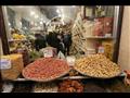 إيرانيون يتسوقون في بازار تجريش في طهران 