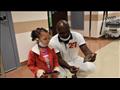 النجم العالمي جيمي جان لويس يدعم الأطفال في مستشفى الأورمان بالأقصر