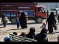نساء وأطفال خلال إعادة قسم من المتواجدين في مخيم ا