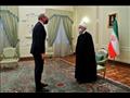 الرئيس الإيراني حسن روحاني (الى اليمين) يستقبل وزي