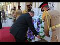 محافظ القاهرة يضع إكليلا من الزهور على مقابر شهداء المنطقة العسكرية