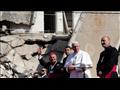 البابا فرنسيس وسط أنقاض كنائس الموصل
