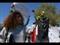 ناشطة بيئية تونسية خلال تظاهرة أمام السفارة الإيطا