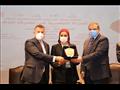 تكريم سيدات في احتفالية جامعة عين شمس (