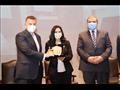 تكريم سيدات في احتفالية جامعة عين شمس 