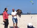 عروض الطيور الجارحة على شواطئ بورسعيد
