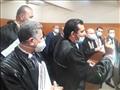 دفاع المتهمين اثناء تقديم الطلبات للمحكمة