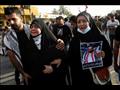 مشيعون خلال جنازة الناشط العراقي المناهض للحكومة إ