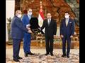 الرئيس السيسى يتسلم وسام الاستحقاق الخاص باللجنة الأولمبية الأفريقية
