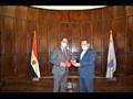 رئيس جامعة الإسكندرية مع رئيس الوكالة الفرانكفونية (2)