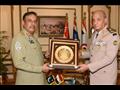 وزير الدفاع يستقبل رئيس هيئة الأركان المشتركة الباكستانية