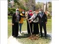 محافظ القاهرة يشهد غرس شجرة نادرة بحديقة الطفل 