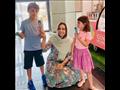 حلا شيحة بالحجاب مع أولادها (1)