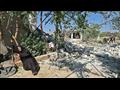  سورية تبكي على مقربة من منزل مدمر في قرية إبلين ب