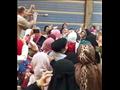 طالبات يحتفلن على أنغام المزمار بانتهاء الامتحان